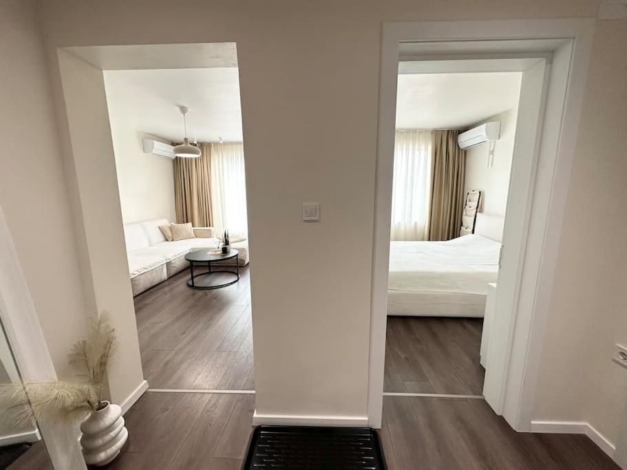 New Luxury Furnished Apartment - Beach, Varna Center & Fast Wi-Fi Exterior photo